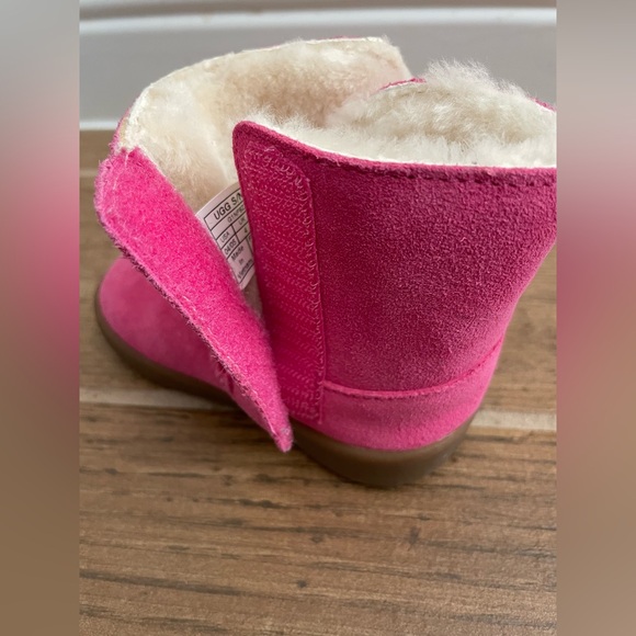 UGG Toddler Girl Pink Size 04/05 Keelan Boots - Picture 11 of 16
